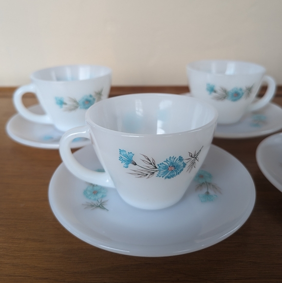 VINTAGE 1950's Fire King Bonnie Blue Carnation Milk Glass Teacup/Saucer Set of 5 - Picture 3 of 16